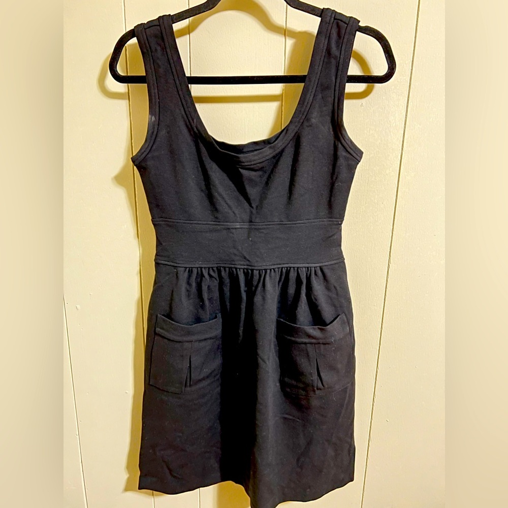 Diane Von Furstenberg size 2 black stretch tank dress with pockets